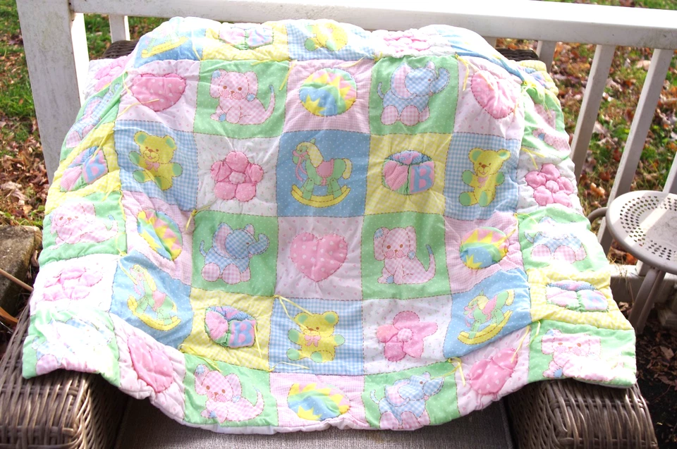 Edredón de bebé de retazos pastel de colección oso de peluche caballo mecedor cachorro elefante corazón Foto 2 de 2