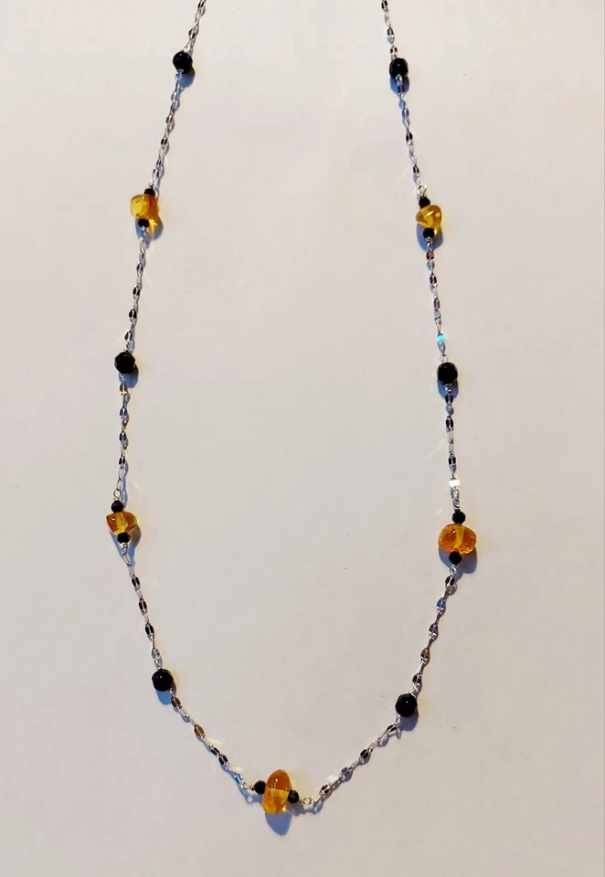 collana in argento 925 e pietre con ambra grezza naturale onice nero sfaccettato - Immagine 3 di 4