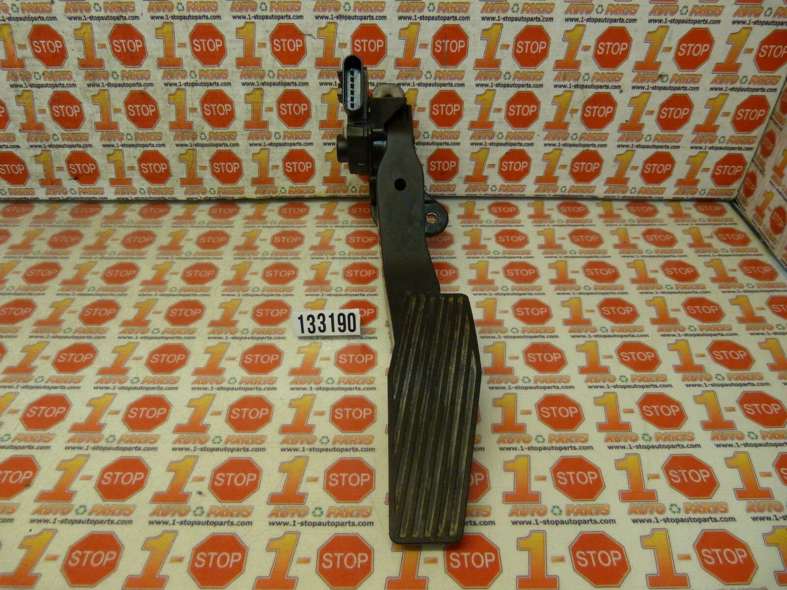 ACDelco 25778568 GM Original Equipment Accelerator Pedal with Position Sensor ACDelco 25778568 GM Original Equipment Accelerator Pedal with Position Sensor