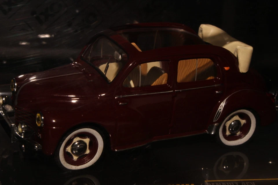 Renault 4CV Modelos IXO 1955 con techo corredizo, escala 1/43 en caja Foto 3 de 4
