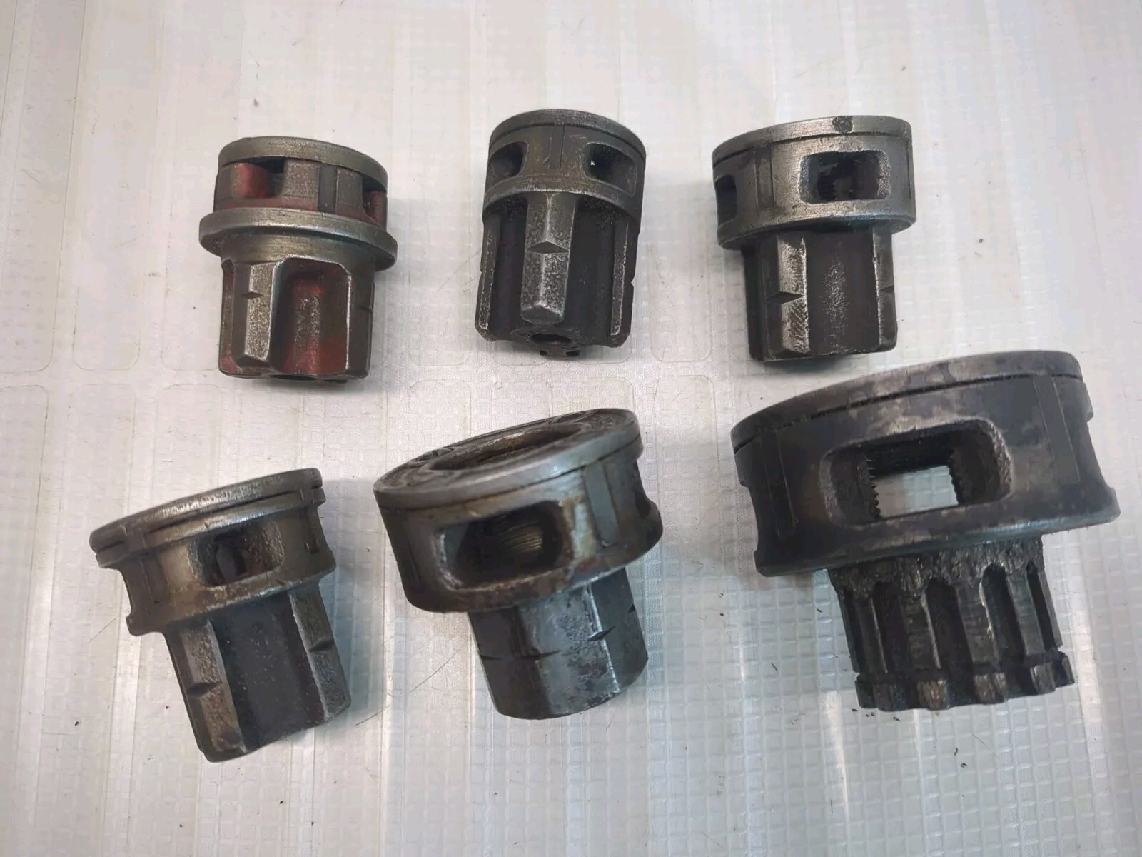 RIDGID DIE HEAD LOT OF 6 MISC. THREADER DIES 1/8 , 1/4 , 3/8 , 3/4 , 1" AS IS