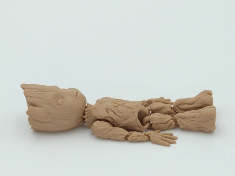 Figura BABY GROOT Articulada Madera Flexi PLA 6" Figura Impresa en 3D Foto 4 de 4