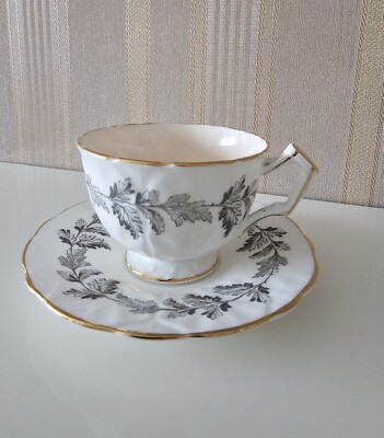 Aynsley Grey Leaves & Cream Teetasse und Untertasse. Selten. Vintage.