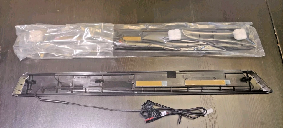 Lexus ES350 2019-25 Genuine OEM Illuminated Front Door Sills 2pc Set BLK+WHT LED - Image 3 of 4