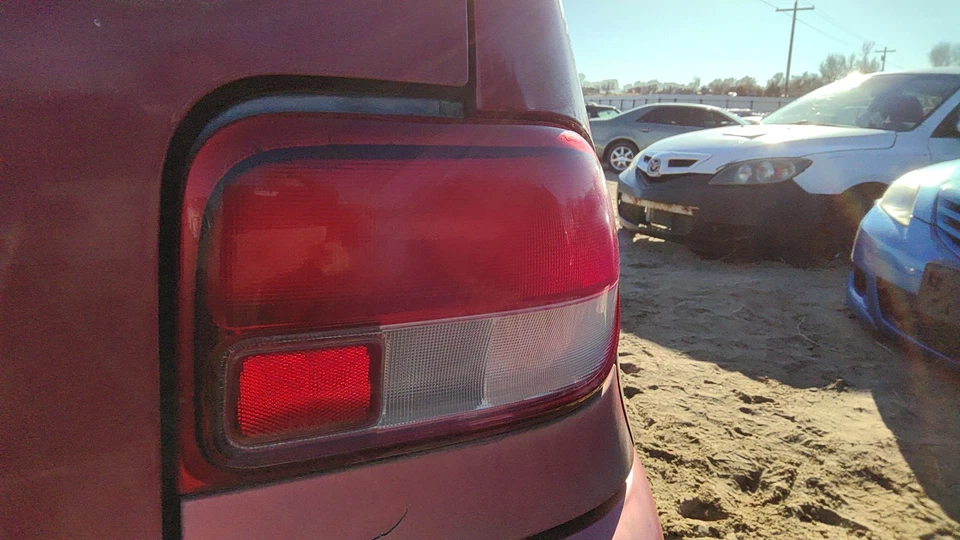 Luz trasera derecha Ford Aspire 1997 pasajero lámpara de freno OEM F7bz13404aa Foto 3 de 4