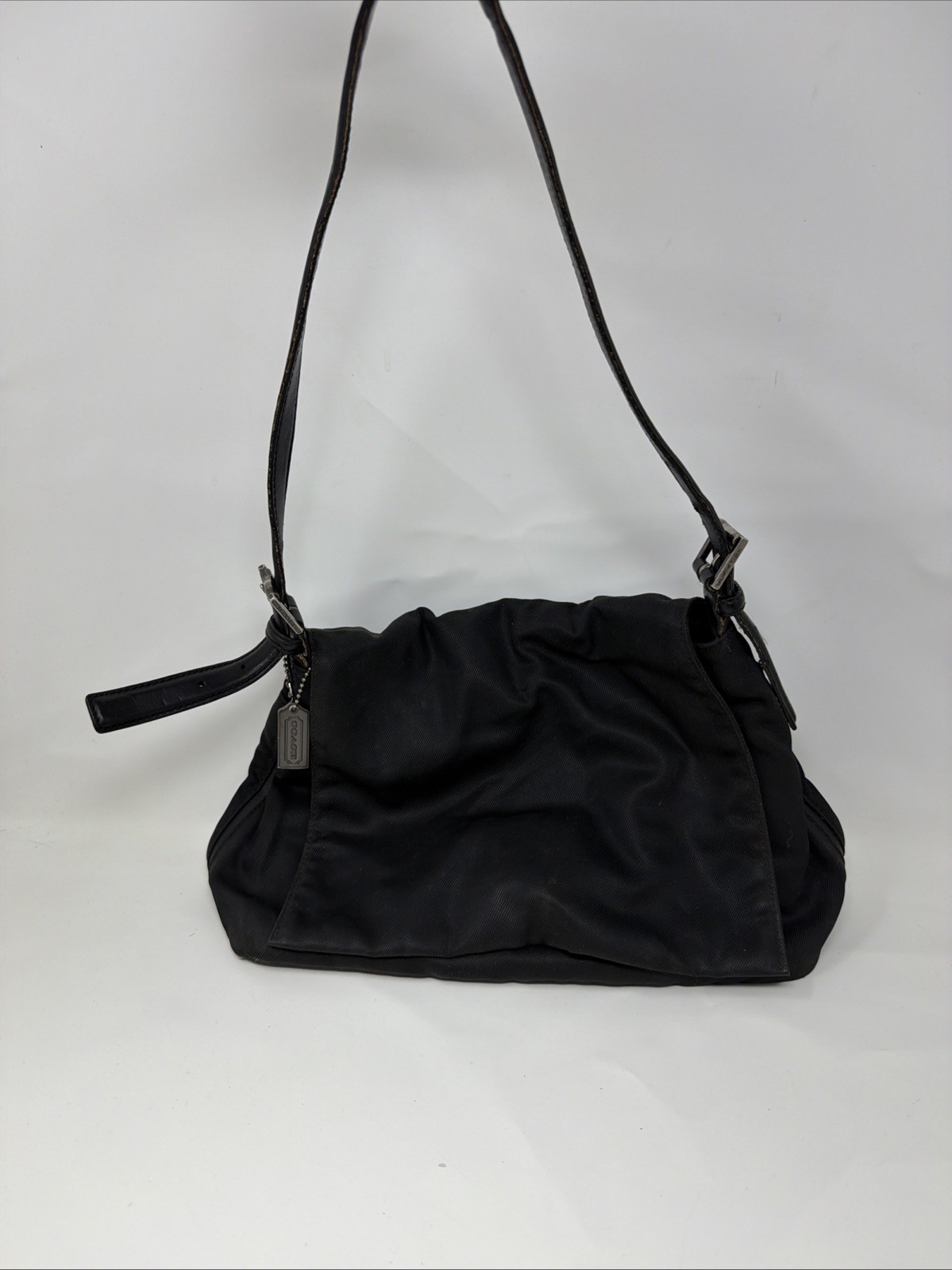 Coach Black Shoulder Bag Leather Strap Logo Accent Zip Closure Inner Pockets