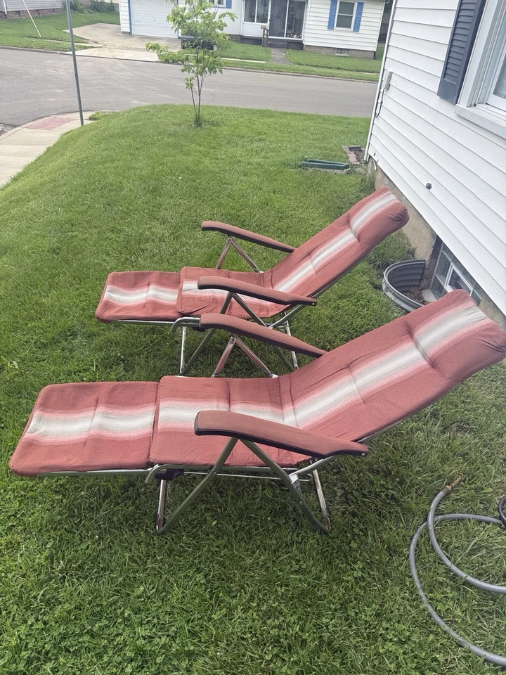 Cadeiras de gramado dobráveis vintage com zíper Dee listra marrom trailer corrente de ar madeira MCM par Marga - Imagem 3 de 4