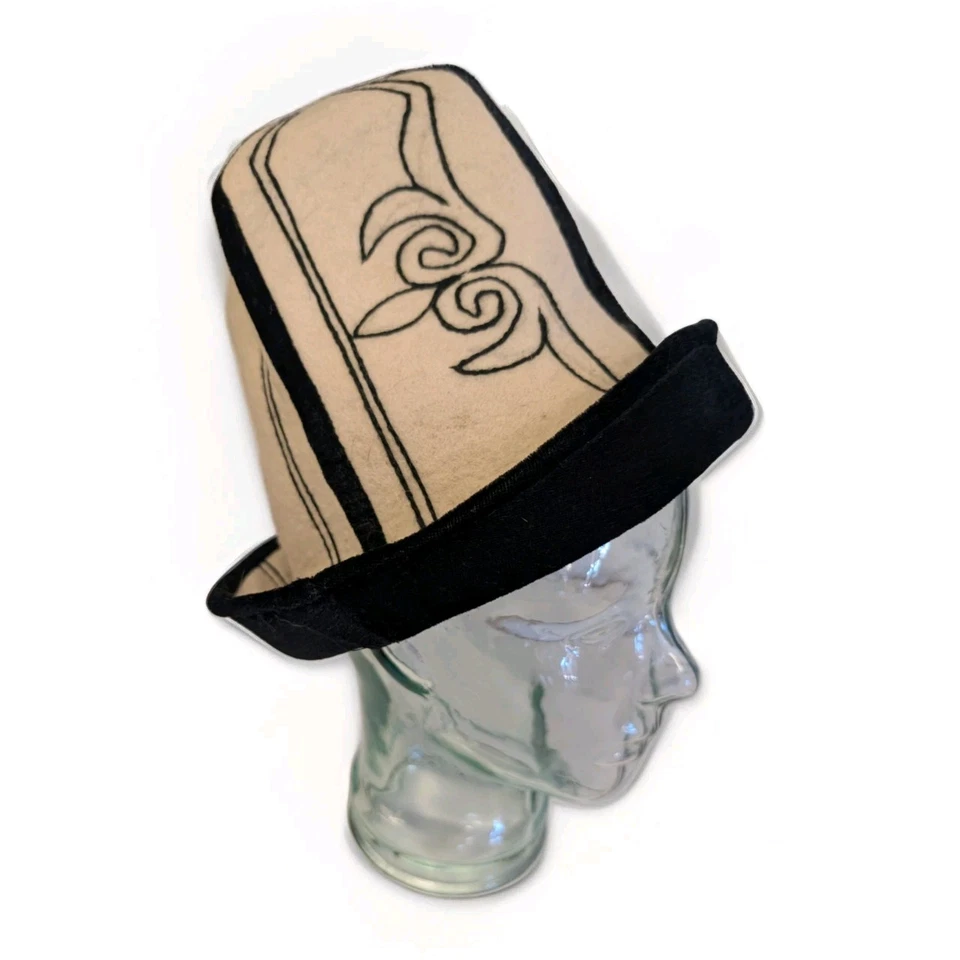 Sombrero étnico tradicional de lana de fieltro vintage Kirguistán tribal Kalpac blanco Foto 2 de 4