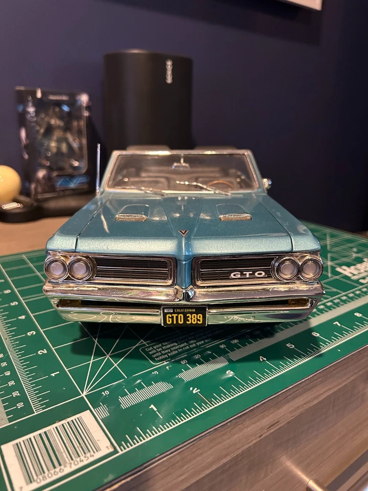 AMERICAN MUSCLE '64 PONTIAC GTO , 1/12 DIE-CAST, RARE !! - Image 3 of 4