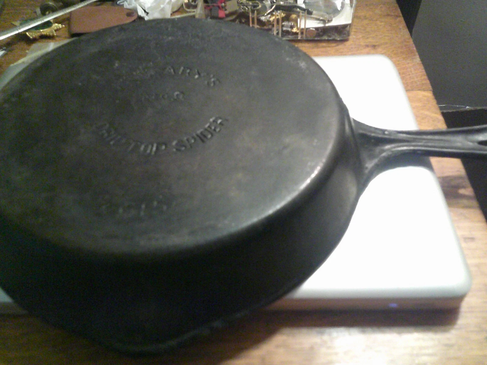 MC'CLARY'S CANADA CAST IRON #8 DRIP TOP SPIDER FRY PAN-NO WOBBLE-NICE!