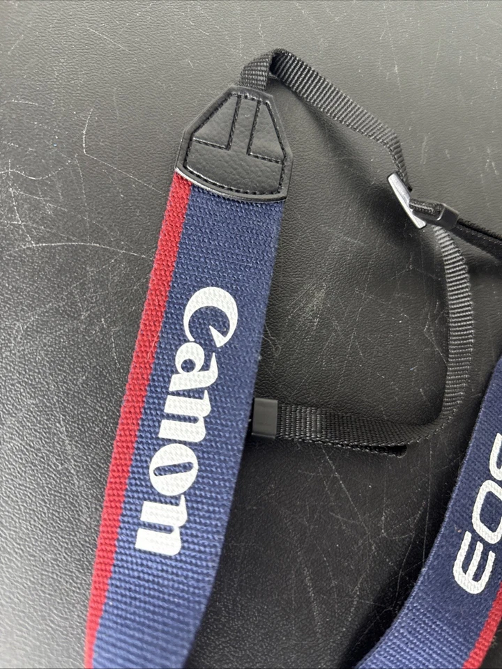 Correa de hombro OEM Cannon EOS azul rojo para SLR/DSLR hecha en Taiwán Foto 2 de 4