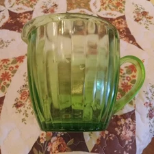 VINTAGE GREEN DEPRESSION GLASS RIBBED PITCHER, 2 Cup Sz