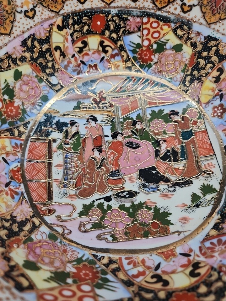 20th Century Chinese Export Famille Rose Medallion Center Table Punch