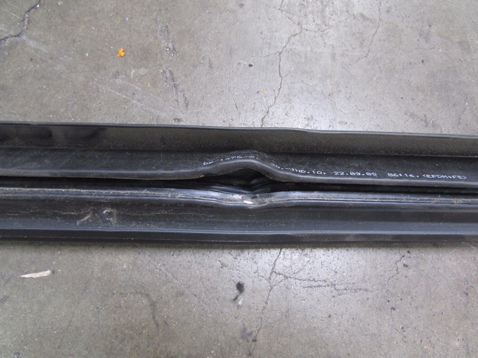 Maserati Granturismo, LH, Left Upper Door Gasket, Used, P/N 80089200