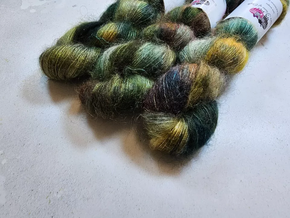 Handgefärbtes Kid Mohair Seide Garn, Spitzengewicht, 50g, FORAGING - Bild 4 von 4