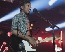 Himesh Patel Yesterday Autographed Signed 8x10 Photo ACOA