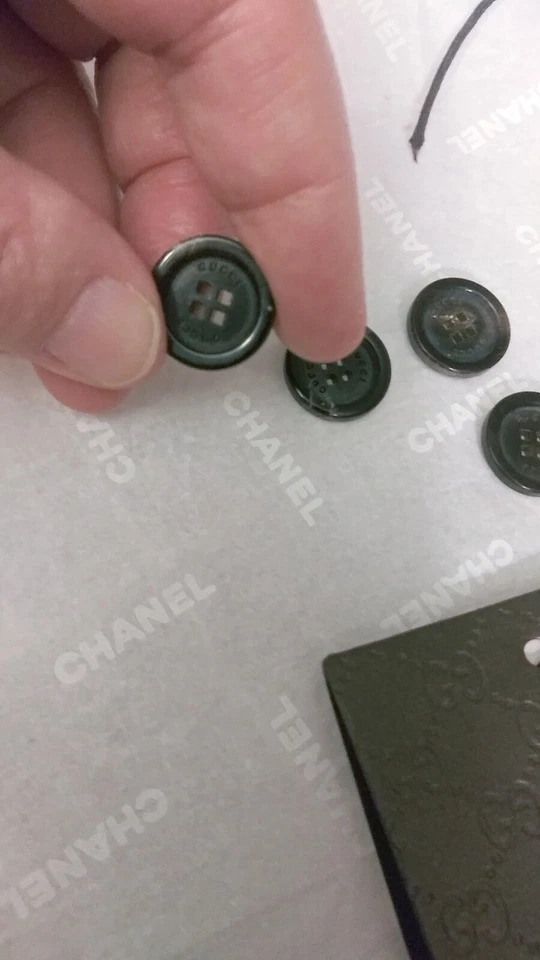 Gucci Vintage 15 mm Single Button brown resin stamped  - Image 4 of 4