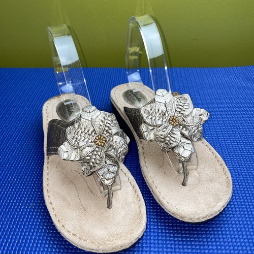 Clarks Artisan Damen-Riemensandalen Keilabsatz metallic bronzefarben Blumen Größe 9M
