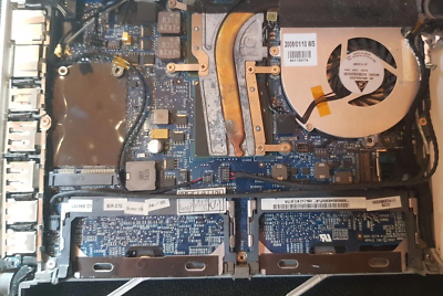 APPLE MACBOOK 13 A1181 MID 2007 2.0GHz LOGIC BOARD IN BOTTOM CASE