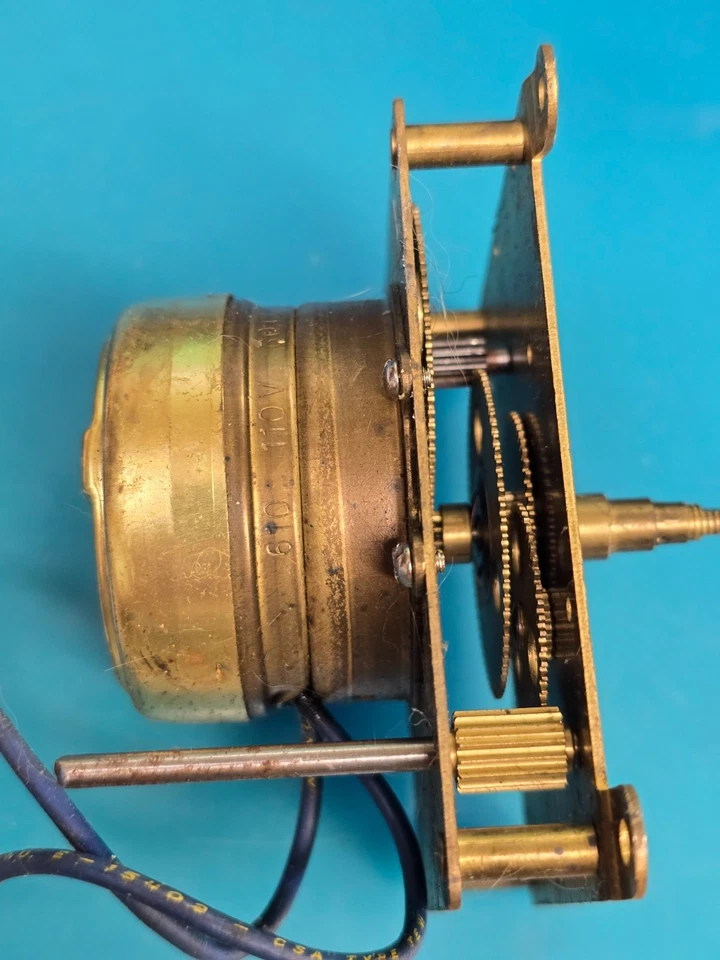 Great Working & Quiet Synchron Electric Clock Motor / 110v 60cy 3w 1rpm - Image 3 of 4