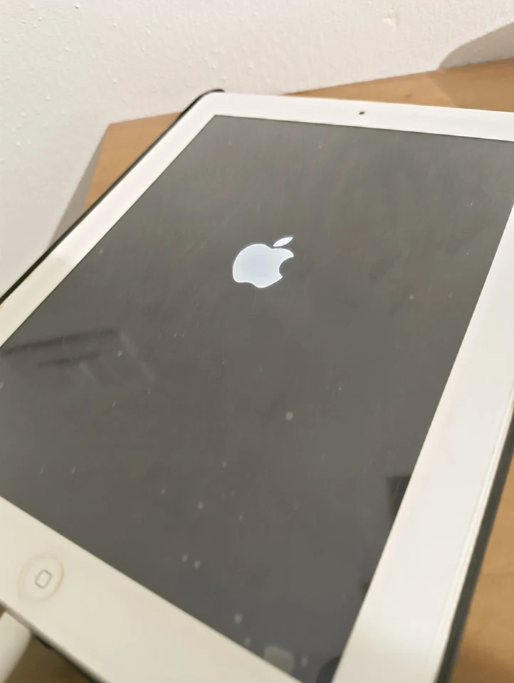 Apple iPad Air (1st generation) · 128GB · Cellular, foto 1 di 3