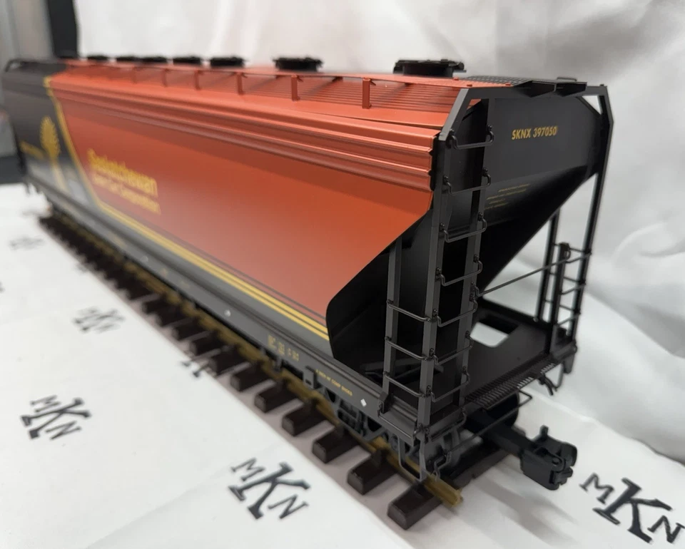 USA TRAINS R14127 SASKATCHEWAN 4-Bay Hopper #397050 G Scale NIB - Image 4 of 4