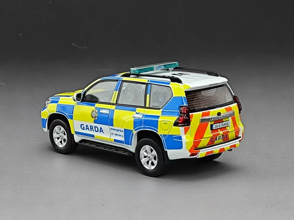 VITESSE TOYOTA LAND CRUISER PRADO 2018 GARDA IRELAND TRAFFIC POLICE 29427 - Image 2 of 4