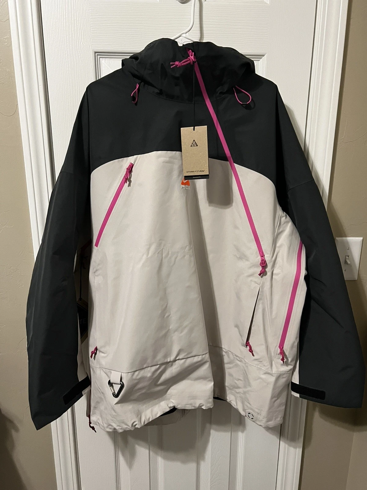 Nike ACG Chena Vortex Storm-FIT ADV GORE-TEX Unisex Jacket Size L FV8891-104
Opens in a new window o