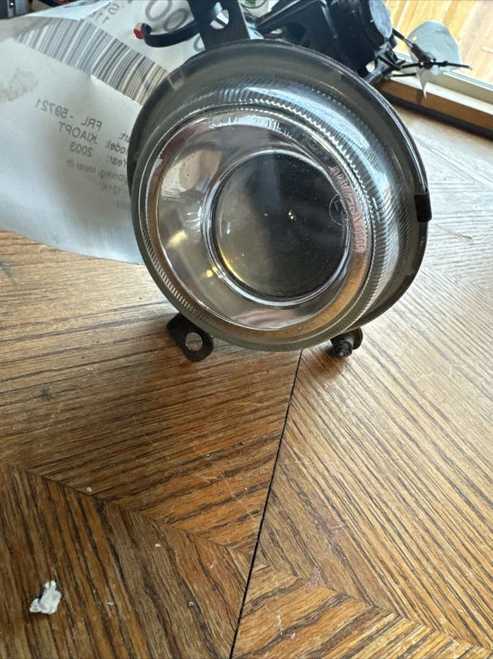 Luz antiniebla inferior izquierda Kia Optima 2003. OEM Foto 2 de 4