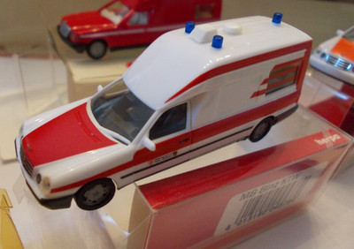 MB E Class W 210 '' Rettung HALLE ''  Krankentransportwagen# 045780 #HERPA#1:87=H0