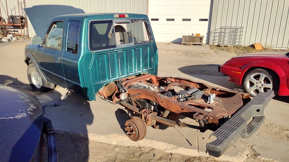 1991-1999 Ford Ranger Lower Intake Manifold Oem 3.0l F49z9424a - Image 4 of 4