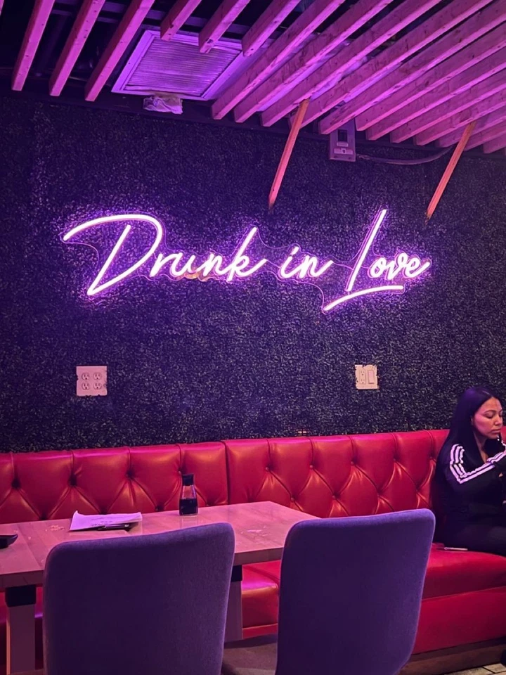 Letrero de neón personalizado - Luz de pared LED para decoración estética de dormitorio, regalo o habitación Foto 2 de 4