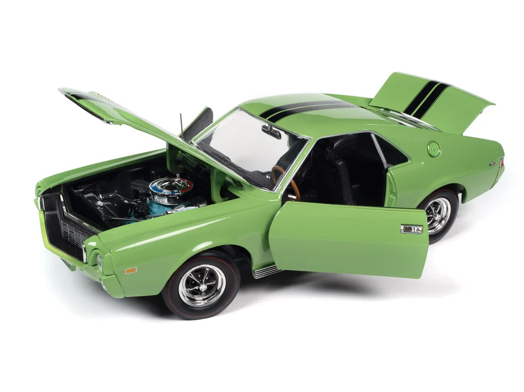 Auto World AMERICAN MUSCLE 1969 AMC AMX HARDTOP 1:18 GREEN