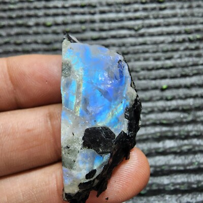 Good Quality Top Blue Rainbow Moonstone Rough 127 Crt Loose Gemstone For Jewelry