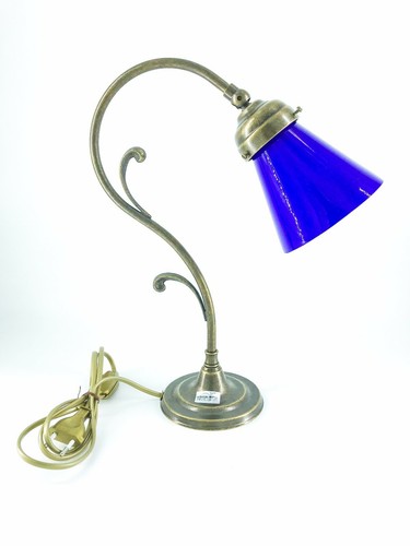 UMAGE Butler lampe à poser abat-jour en verre, pied en laiton