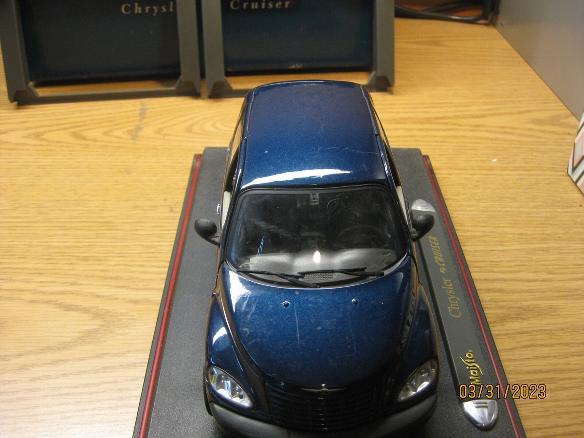 1/18 SCALE 2001 CHRYSLER PT CRUISER IN BLUE MAISTO UPC