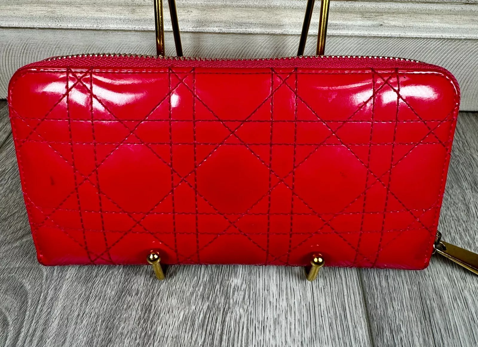 Portefeuille Lady Dior Passion rose verni cannage veau fermeture éclair continentale autour