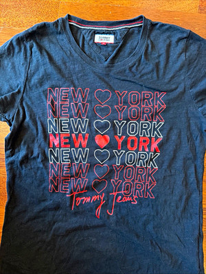 Tommy Jeans Damen T-Shirt Schwarz Kurzarm V-Ausschnitt New York Print Schriftzug