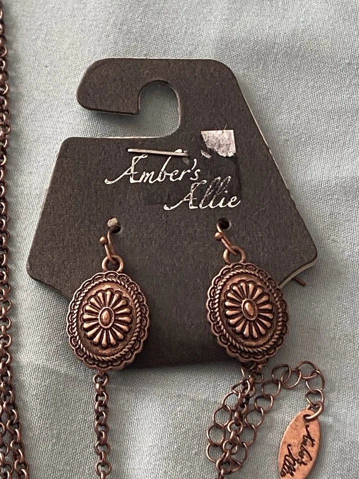 Conjunto de collar y pendientes Amber’s Allie cordón marrón cuero colgante cuentas turquesa Foto 4 de 4