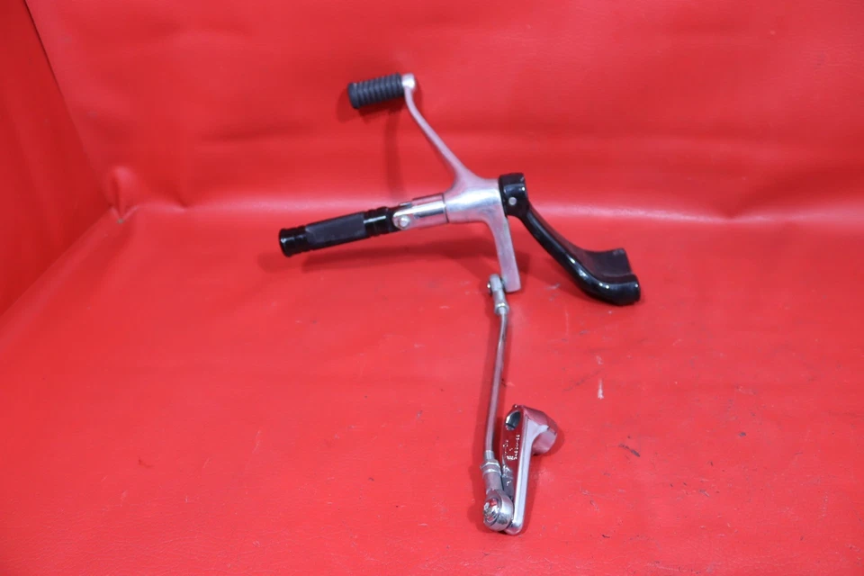 Harley-Davidson Sportster 1200 2009 personalizado XL1200C controles delanteros clavijas de piloto Foto 2 de 4