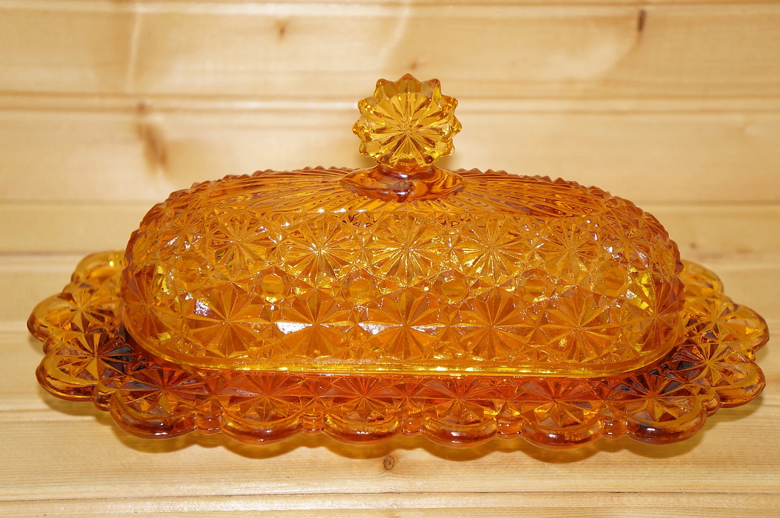 L G Wright Daisy and Button ¼ lb Stick Butter Dish Amber-