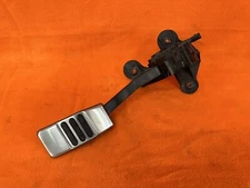 2011-2023 FORD MUSTANG GT ACCELERATOR GAS PEDAL THROTTLE SENSOR ASSEMBLY OEM