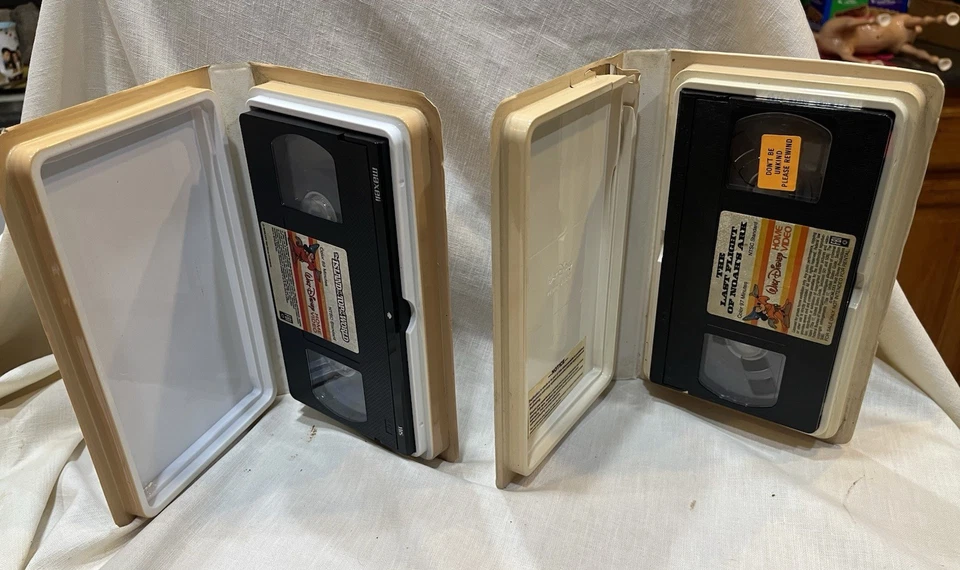 2 Disney VHS CLAMSHELL Island at the Top of the World - Last flight Noah's Ark - Image 4 of 4