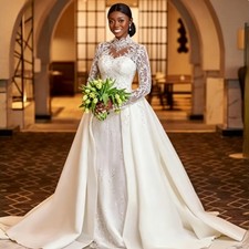 Luxury A-line Wedding Dress With Detachable Train Long Sleeve Lace Applique Gown