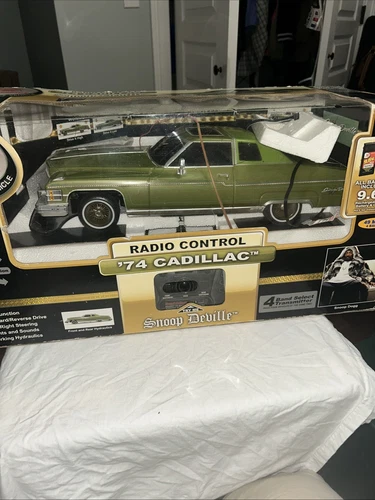2005 Snoop Deville R/C Car '74 Cadillac Hydraulics Radio Control *READ