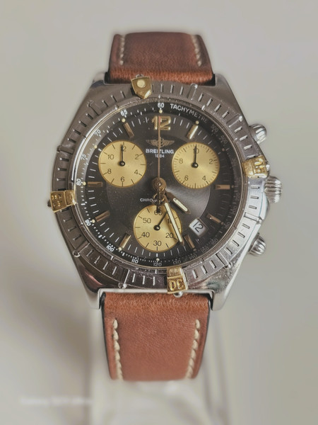 Montre Breitling, Sirius Chronograph, B53011. Lunette bicolore. Cadran noir.