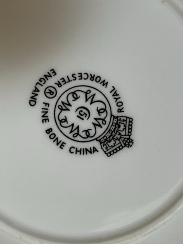 Royal Worcester Bone China 2 pc Dorchester Pattern Vanity Set Boxed from England - Picture 11 of 12
