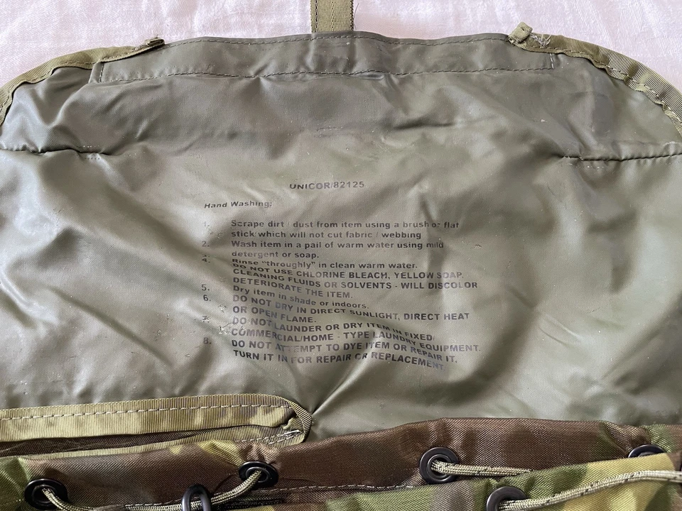 US Military W. Mochila Radio Camuflada Alice Field Pack Mediana Nueva sin Correas. Foto 3 de 4