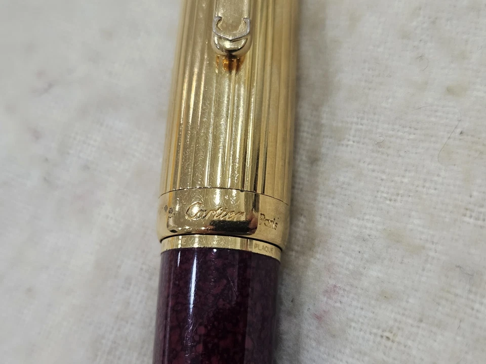 BOLÍGRAFO CARTIER PASHA VINTAGE PLACA DORADA LACA BURDEOS. Foto 3 de 4