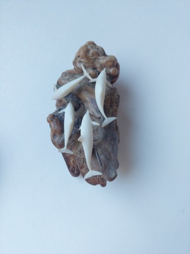 John Perry 4 White Dolphins On Burl Wood Sculpture 6" x 3" - Picture 6 of 10